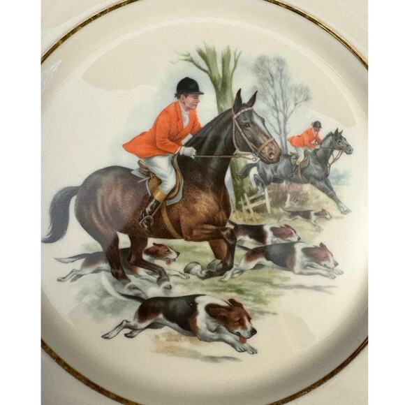 United States Ceramic Co English Hunting Theme Plate Horses Dogs Riding Country - Picture 3 of 6